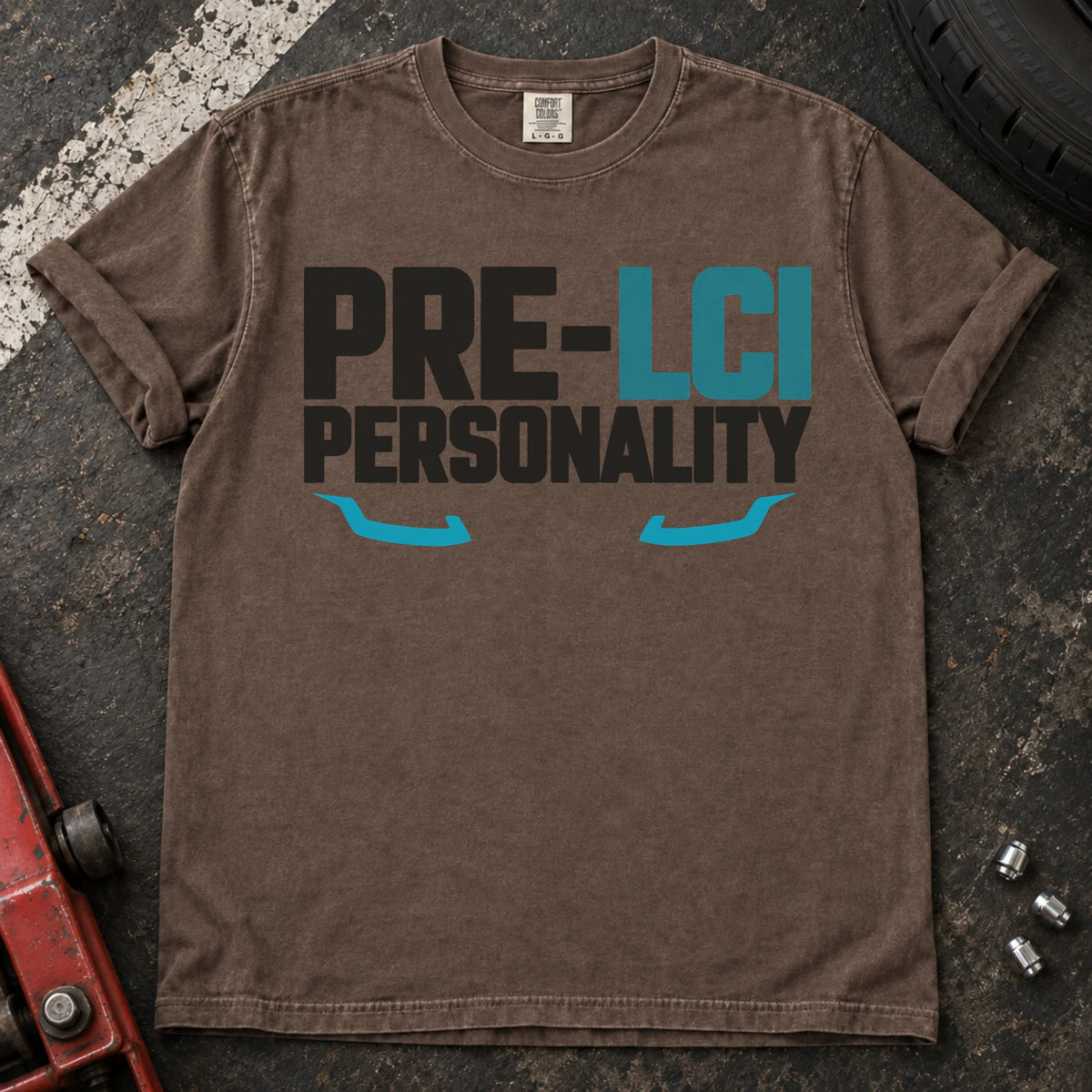 Espresso car enthusiast T-shirt. Minimal headlight lines give Pre-LCI Personality an enthusiast identity.