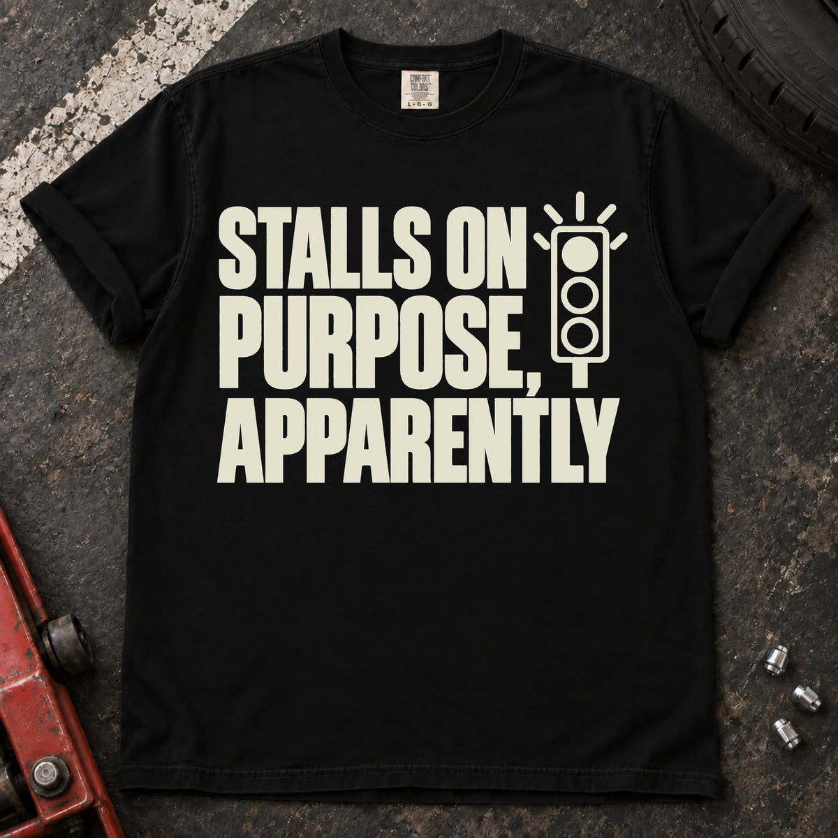 Black car enthusiast T-shirt. A traffic light accompanies stalls on purpose, apparently.