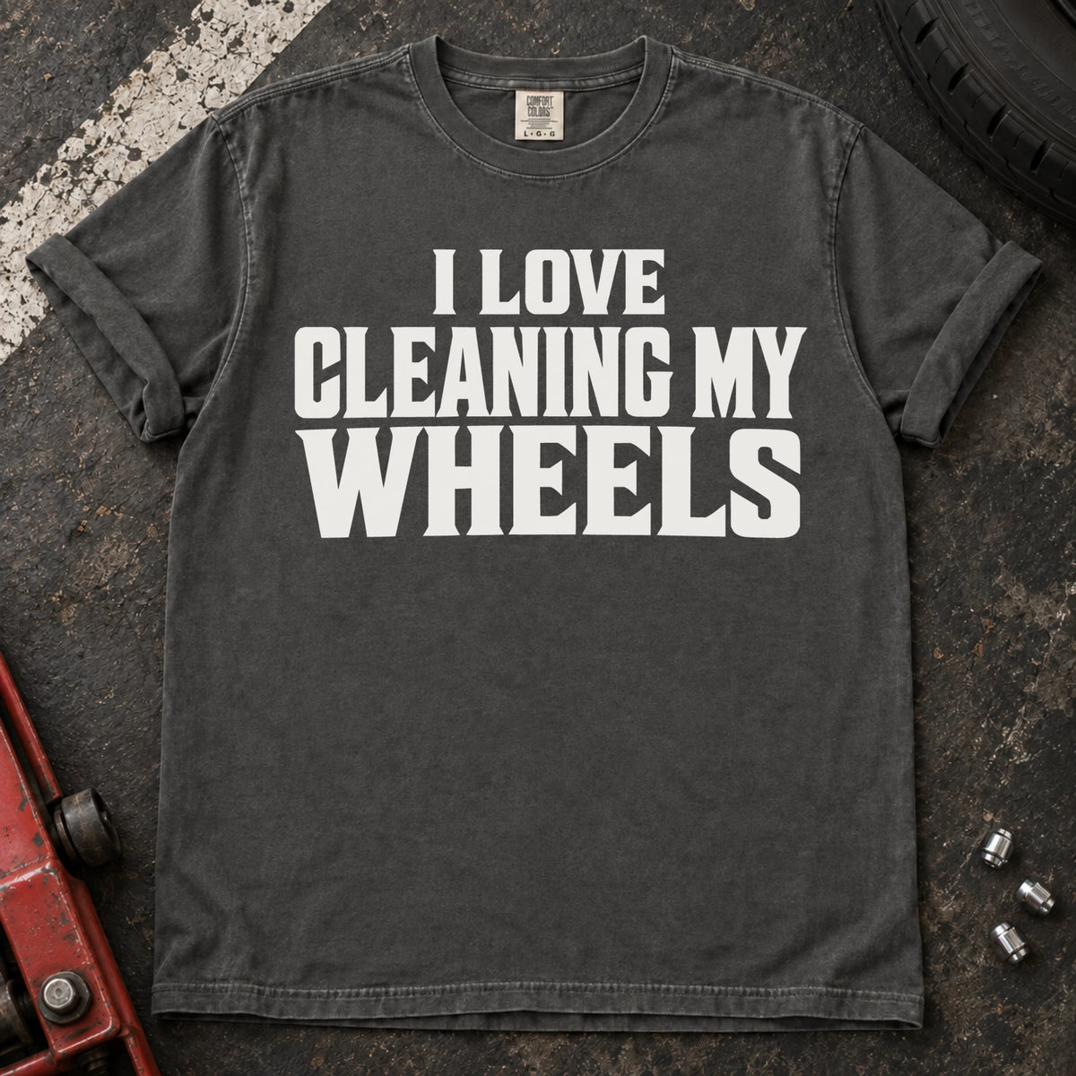 Pepper T-shirt with bold lettering reading 'I love cleaning my wheels'.